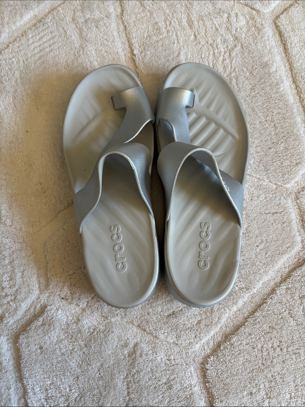 CROCS Getaway Platform Toe Loop Metallic Sandal